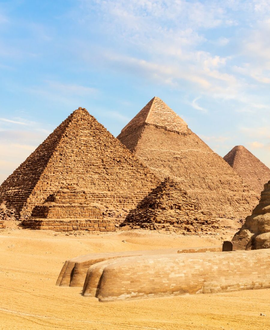 Web 2240-egypte_pyramides-van-giza_sphynx_kameel_man_overzicht_shutterstock